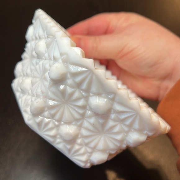 VTG LE Smith milk glass daisy and button sawtooth hexagonal bowl catchall dish - Picture 7 of 8